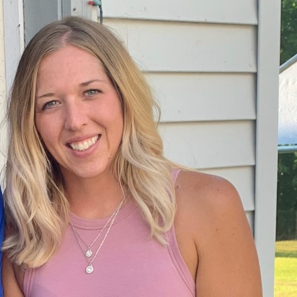 Meet your Posher, Courtney - Picture 1 of 1